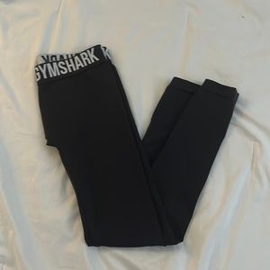 Black gym shark leggings